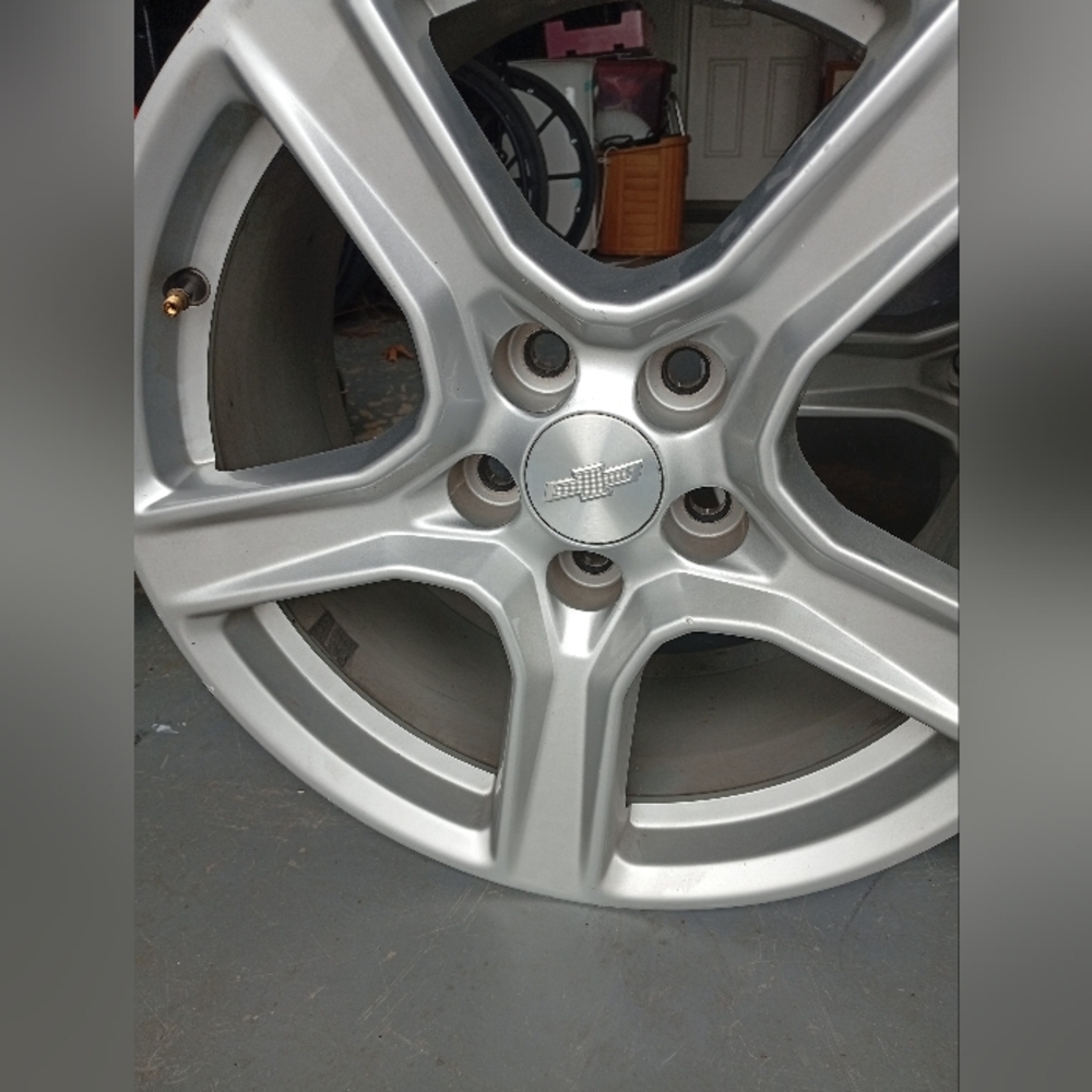 Cámaro18" Silver Alloy Wheel Cover - OEM